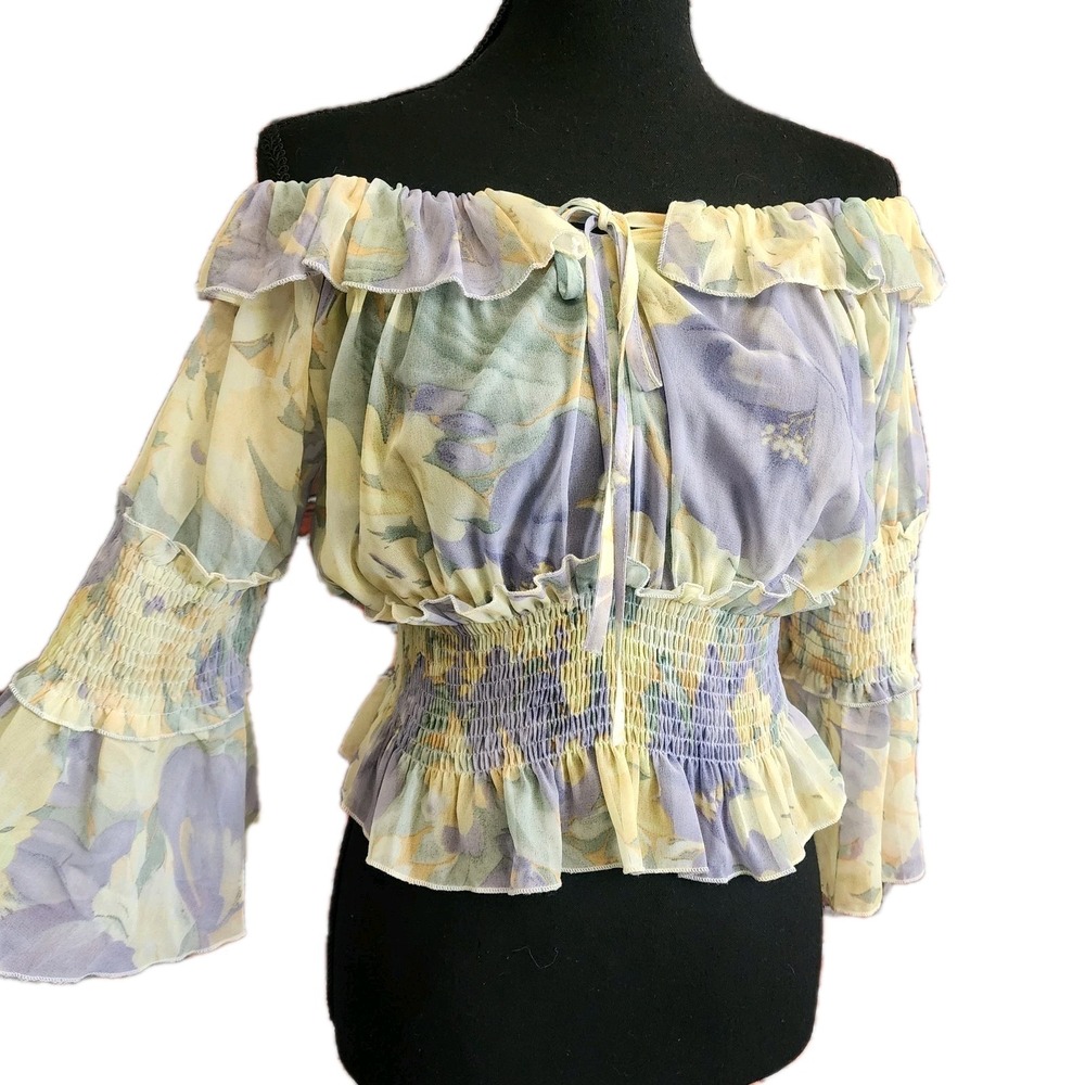 Chic White Lace Blouse with Ruffled Sleeves